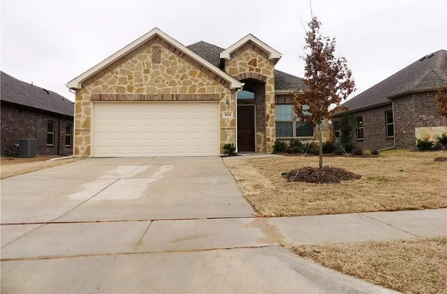 Building Photo - 624 Redwood Dr