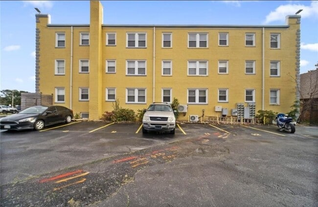 Building Photo - 9641 Norfolk Ave