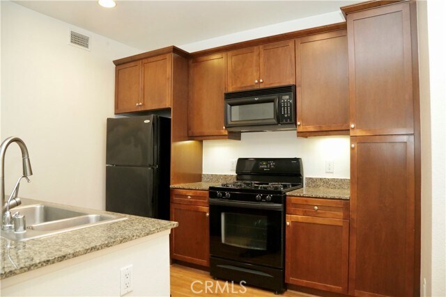 Foto del edificio - 1358 Scholarship