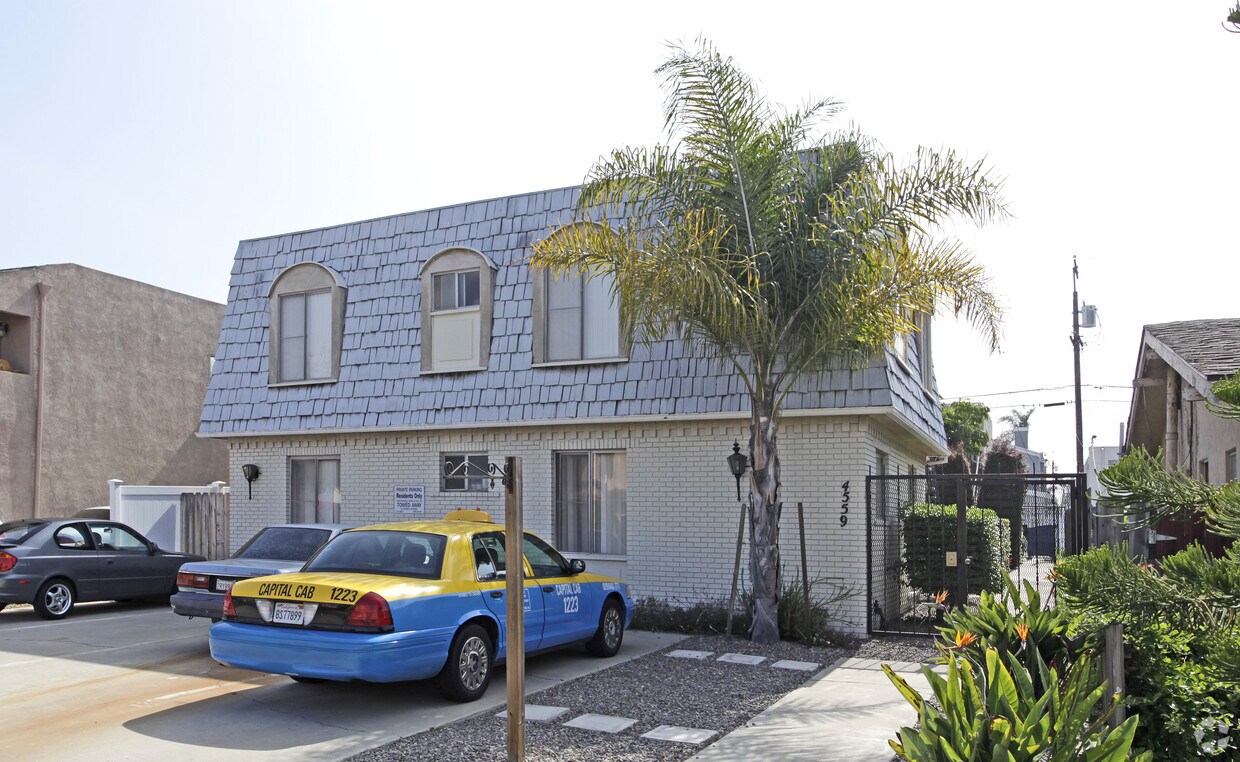 Primary Photo - 4559 Hamilton St