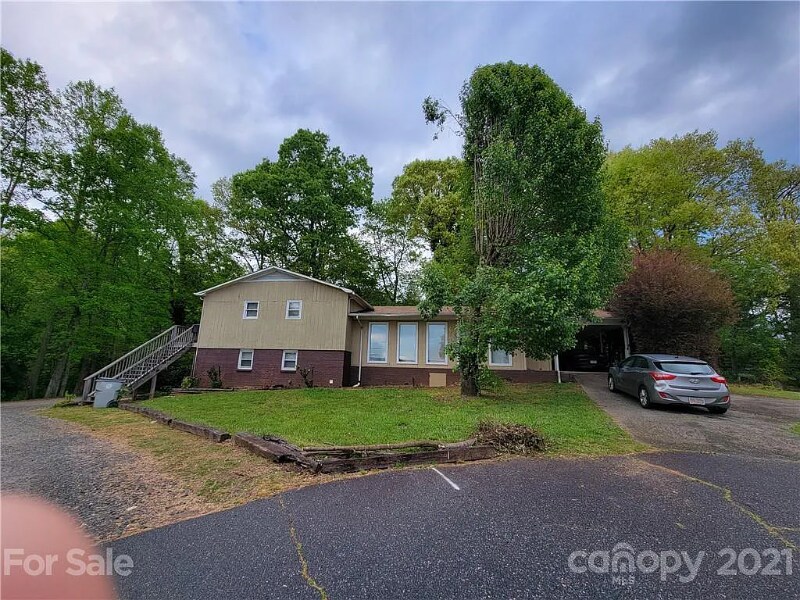 711 Merrideth Square Unit B, Lenoir, NC 28645 Room for Rent in Lenoir