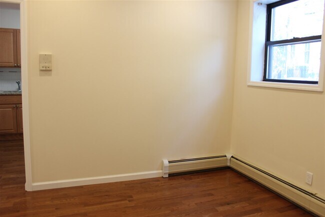Building Photo - 121 Erie St