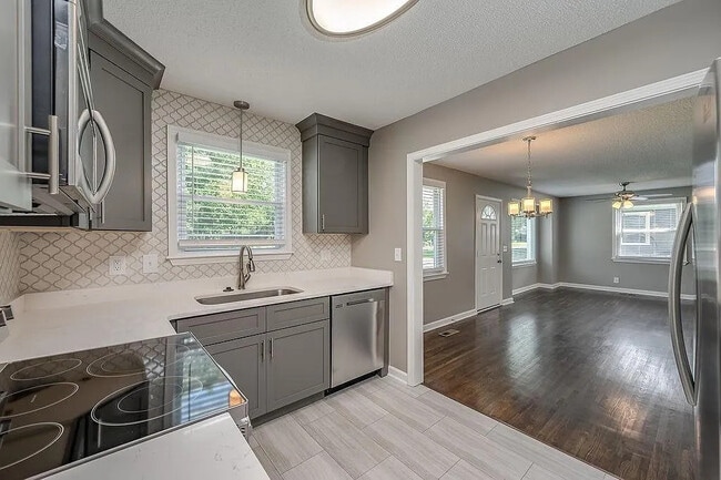 Photo - 1985 Carloss Dr House