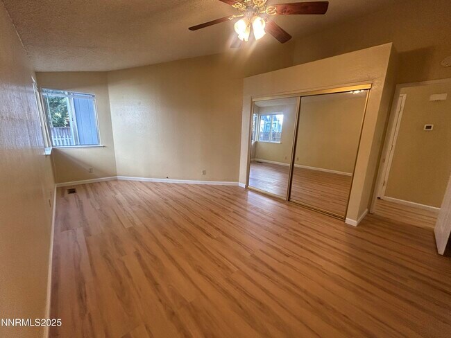 Foto del edificio - 1100 Big Springs Rd