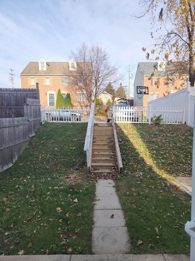 Foto del edificio - 811 E King St