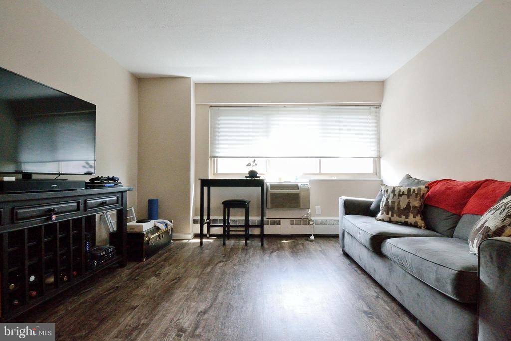 Primary Photo - 2101-17 Chestnut St