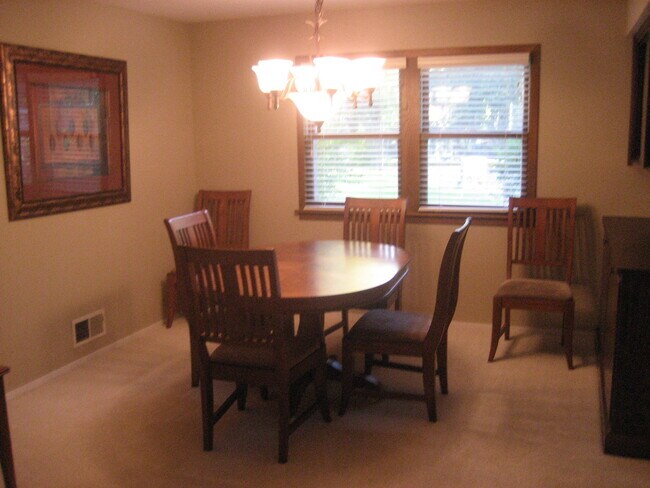 Building Photo - 15230 Marilyn Dr