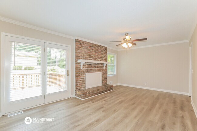 Building Photo - 1326 Maple St SE