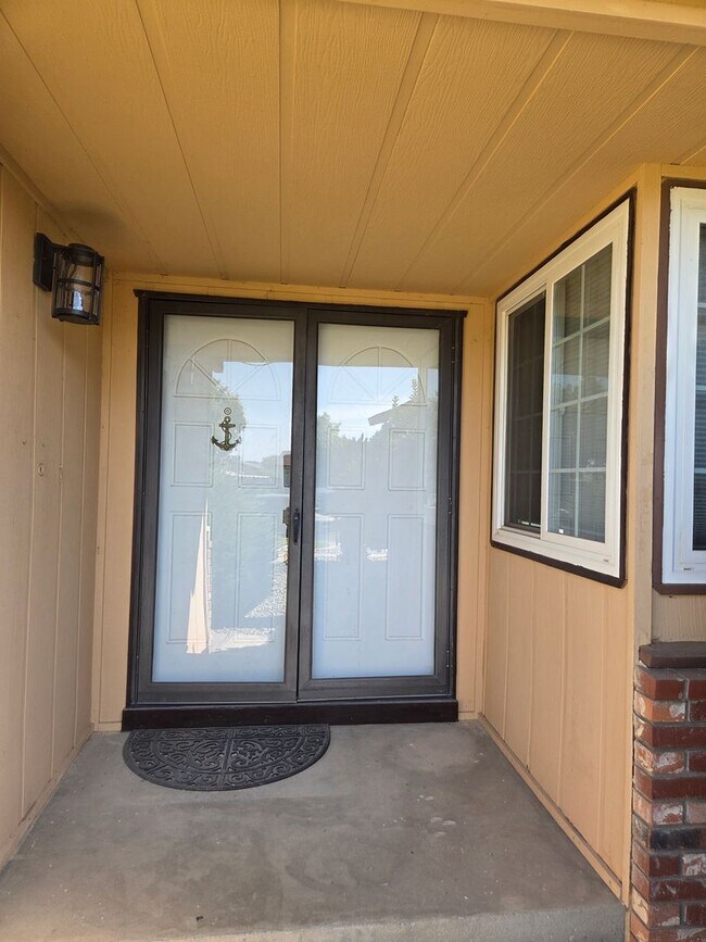 Foto del edificio - 606 Tamarack Ln