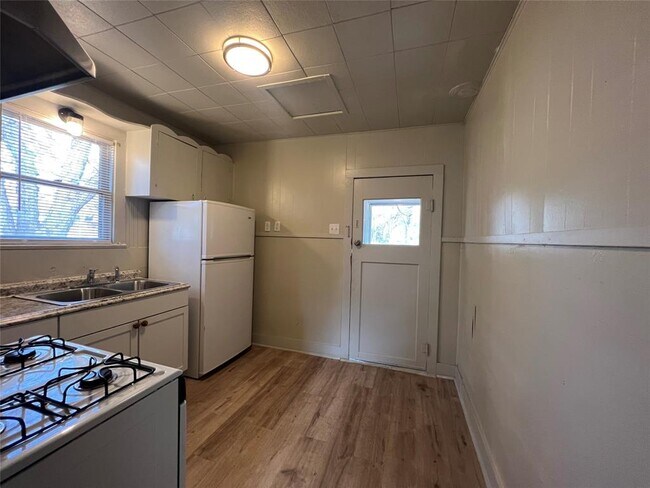 Foto del edificio - 1714 Cecelia St