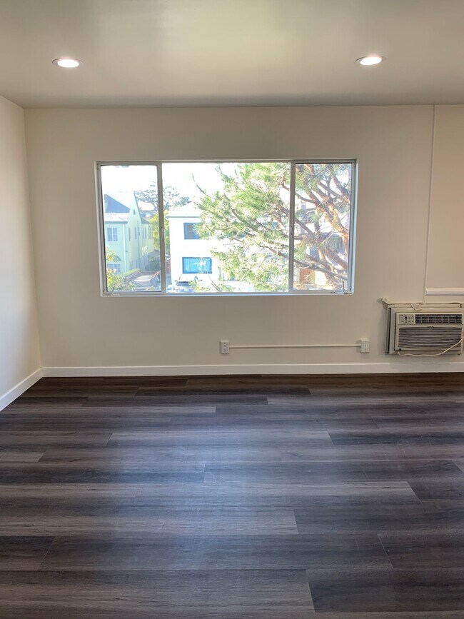 Building Photo - 720 Crenshaw Blvd