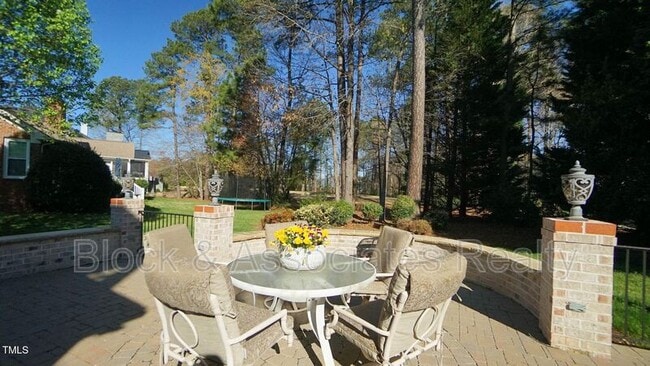 Building Photo - 325 Hogans Valley Way