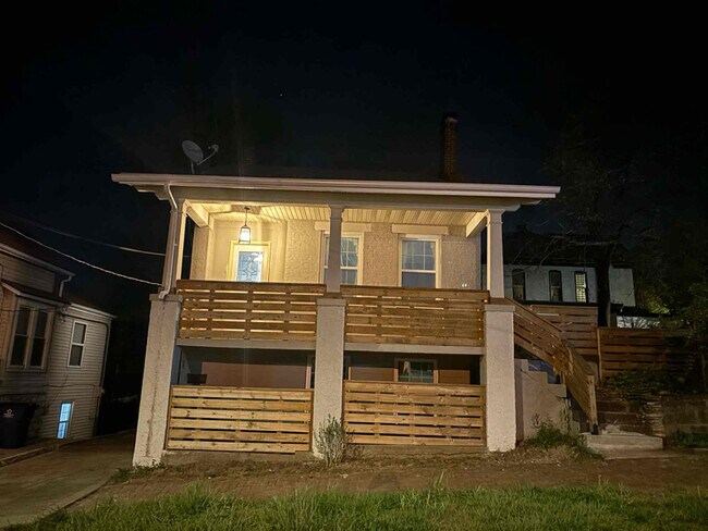 Building Photo - 609 George St