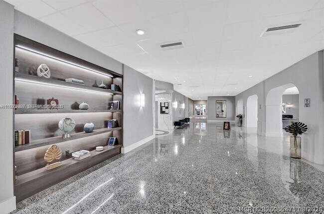 Foto del edificio - 3140 S Ocean Dr