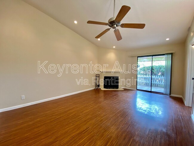 Building Photo - 1601 Faro Dr