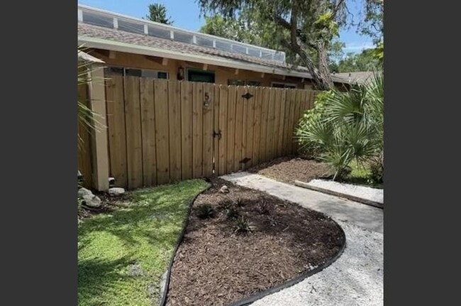 Building Photo - Annual UNfurnished renovated 2/1 condo dow...