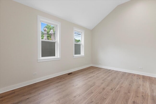 Foto del edificio - 1013 N Winchester Ave