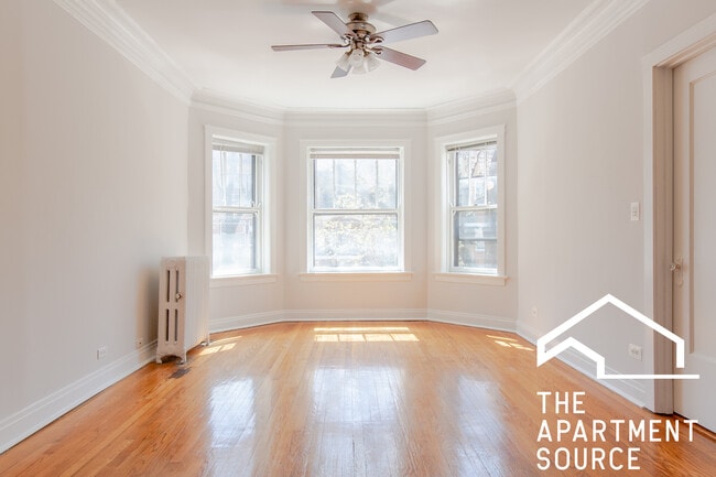 Building Photo - 652 W Buckingham Pl