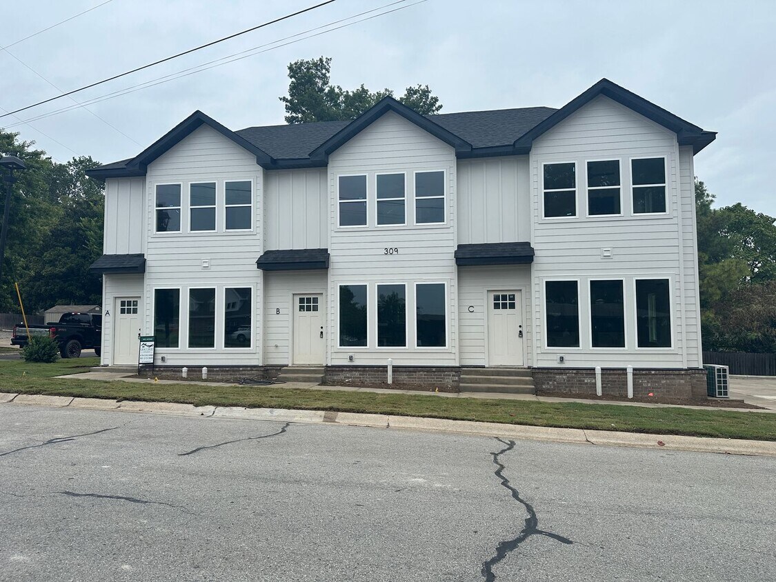 Primary Photo - Mountain Home - New Construciton 1 Bedroom...