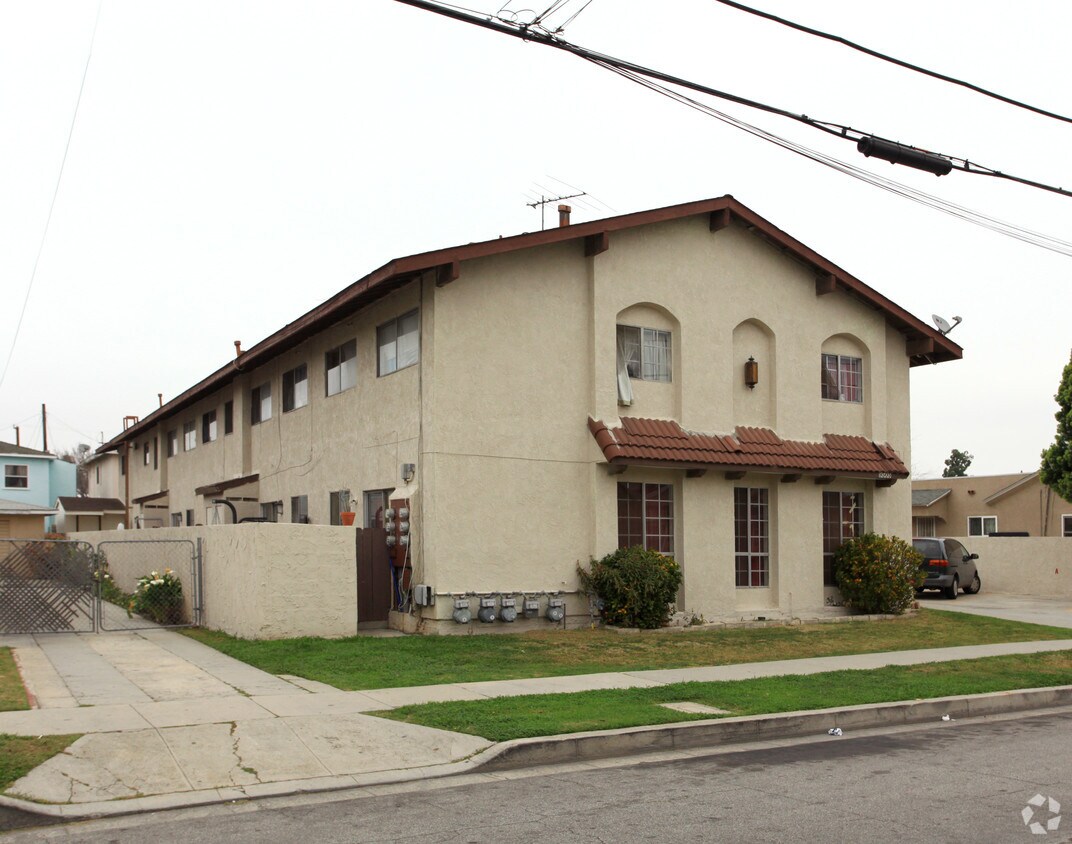 Building Photo - 9505 Olive St