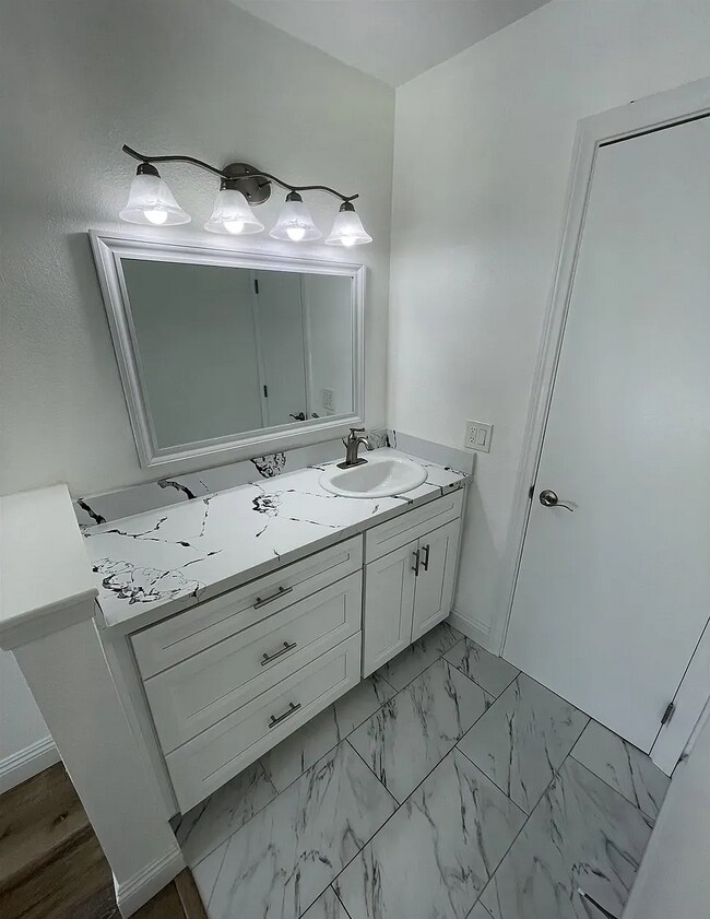 Foto del edificio - 4860 Rolando Ct