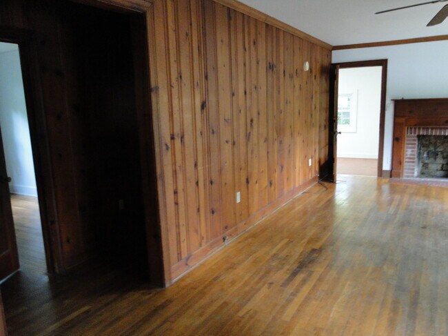 LR to spare room - 106 Pine St