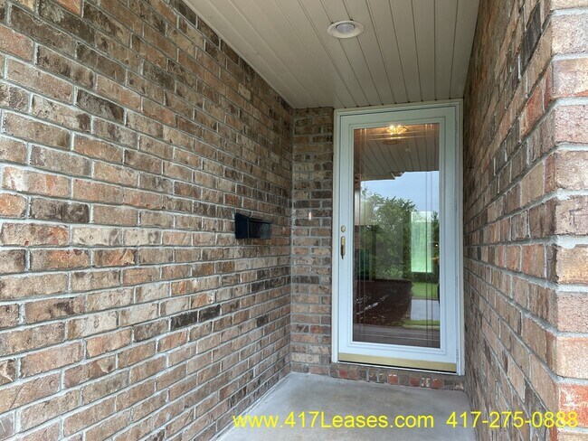 Building Photo - 5755 S Jefferson Ave