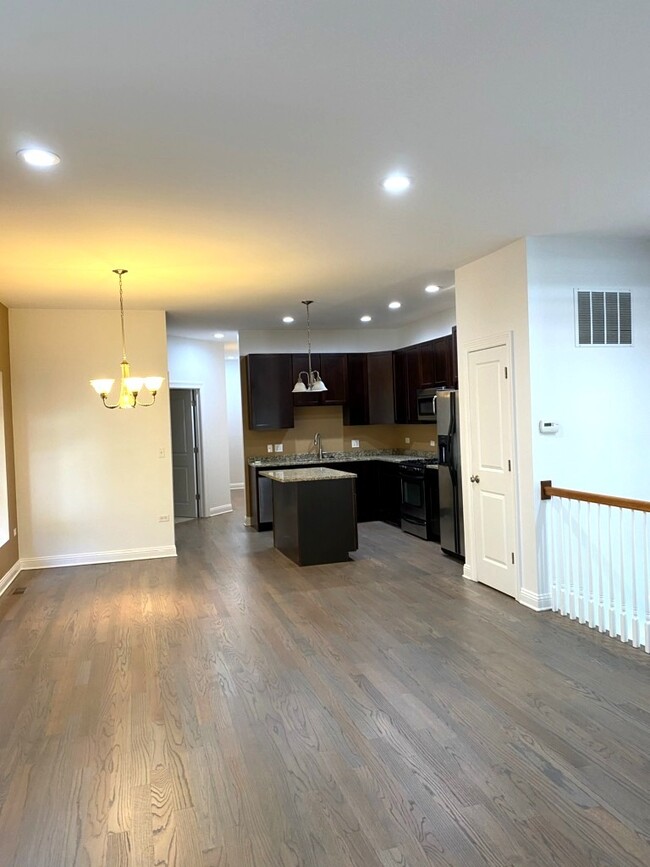 Foto del edificio - 830 W Leland Ave