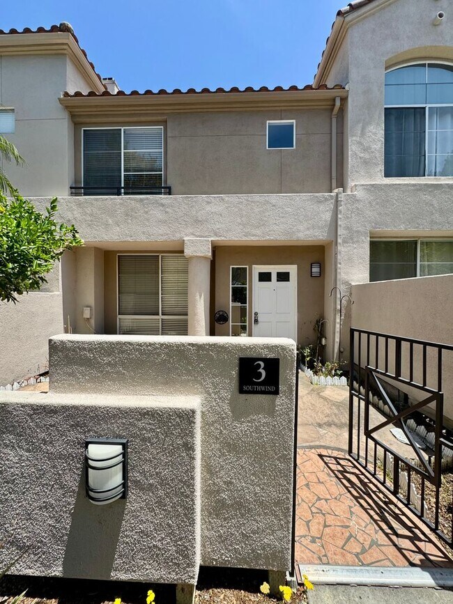 Foto del edificio - Beautiful 2 Story, 2 Bedroom plus Large Lo...