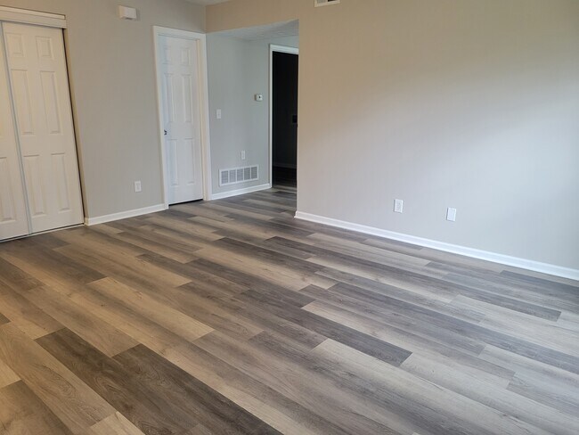 Foto del edificio - 2206 Big Tree Dr