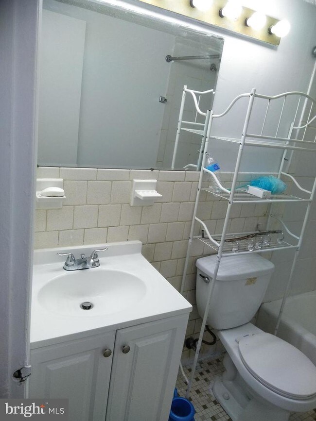 Foto del edificio - 7097 Spring Garden Dr