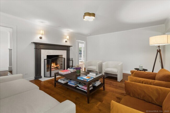 Foto del edificio - 92 Hillcrest Park Rd