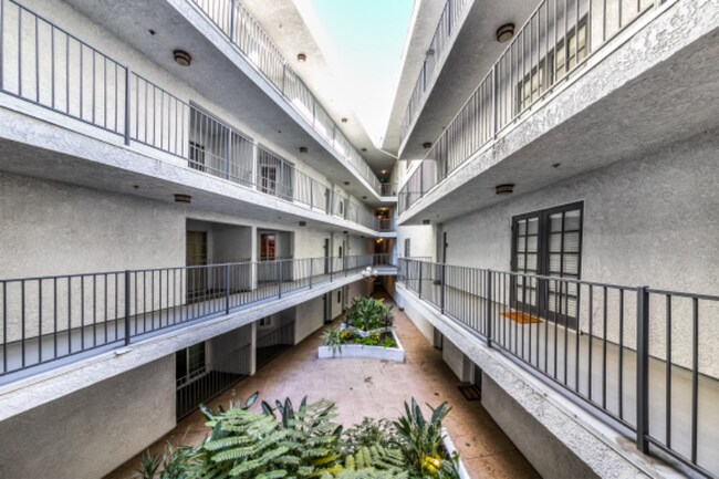 Foto del edificio - 4401 Sepulveda Blvd