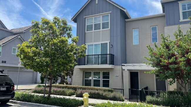 Photo - Gorgeous 4 Bed/4 Bath End Unit Condo with ...