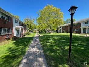 Building Photo - 14 Colonial Dr