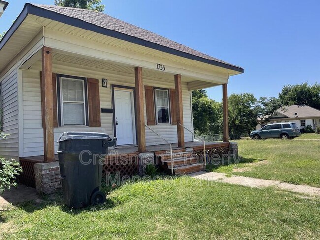 Foto del edificio - 1226 NW 8th St