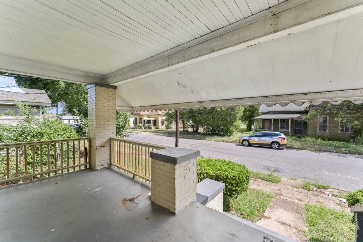 Primary Photo - "Charming 2-Bed, 1-Bath Gem on Avenue H – ...