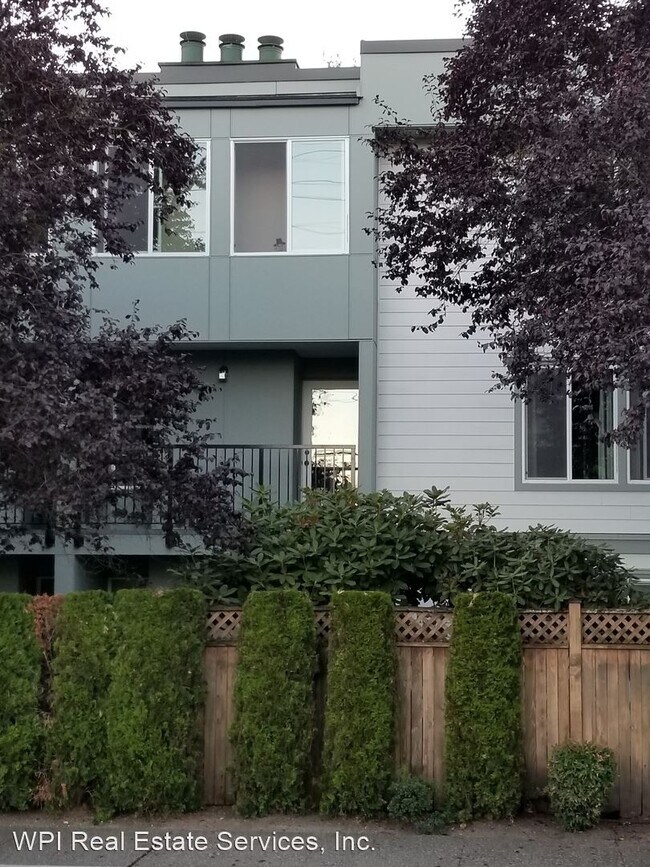 2 br, 1.5 bath House - 13717 Linden Ave. N... - 4