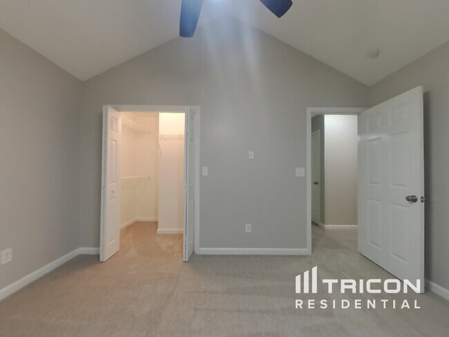 Foto del edificio - 230 Ashbury Ct