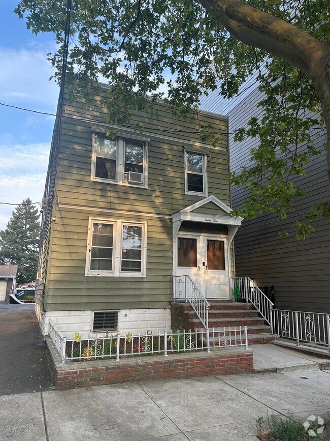 Building Photo - 34 Humphrey Ave