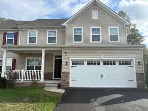 Building Photo - 210 Felix Dr