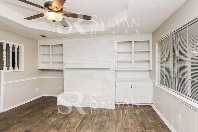 Building Photo - 450 Rolling Grove Dr