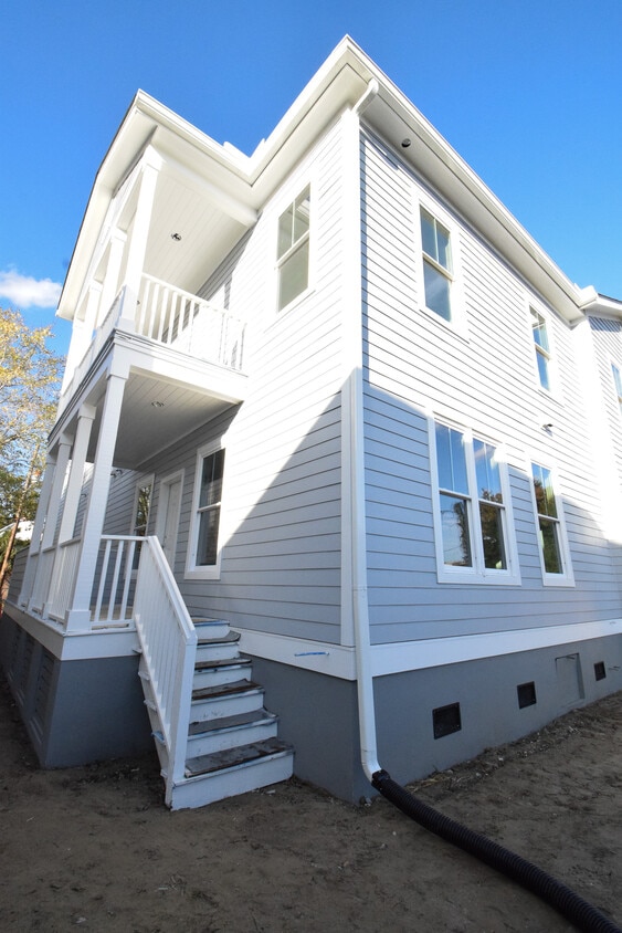 Building Photo - 195 Romney St