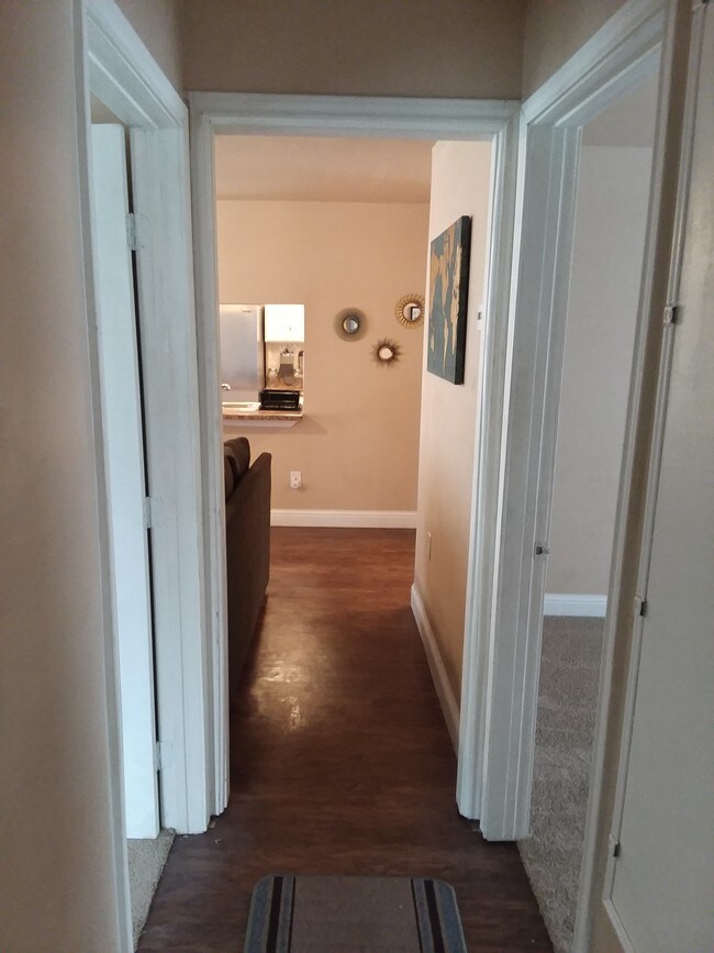 Pasillo principal - 5106 Dumore Dr