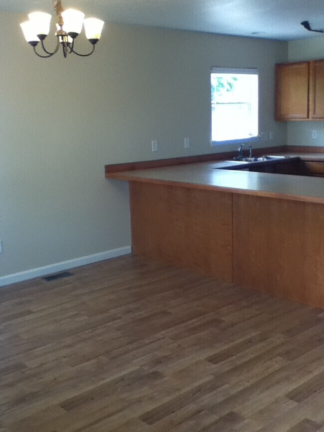 Foto del edificio - 4 Bedroom 2 Bathroom House - Close to MSU Campus