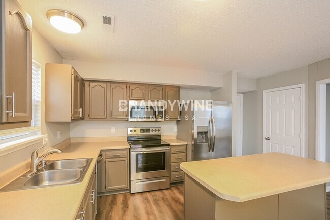 Foto del edificio - 1341 Lake Meadow Dr