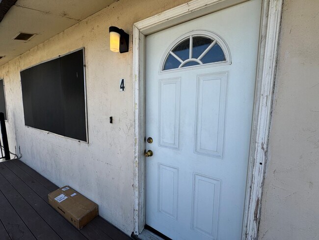 Foto del edificio - Two Bedroom Condo In Loius Park Estates