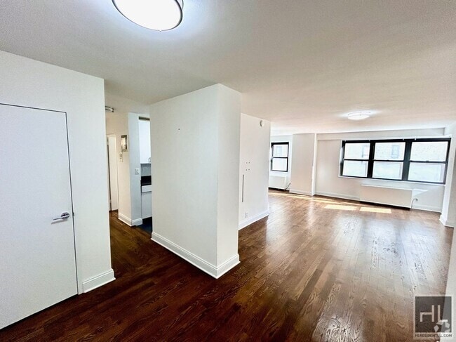 Building Photo - East 89 Street