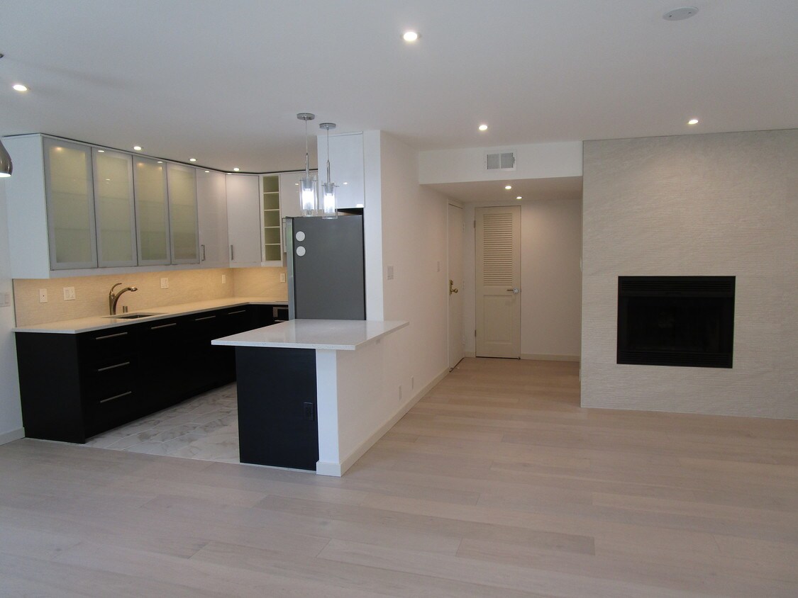 Open Living Room - 2750 Market St