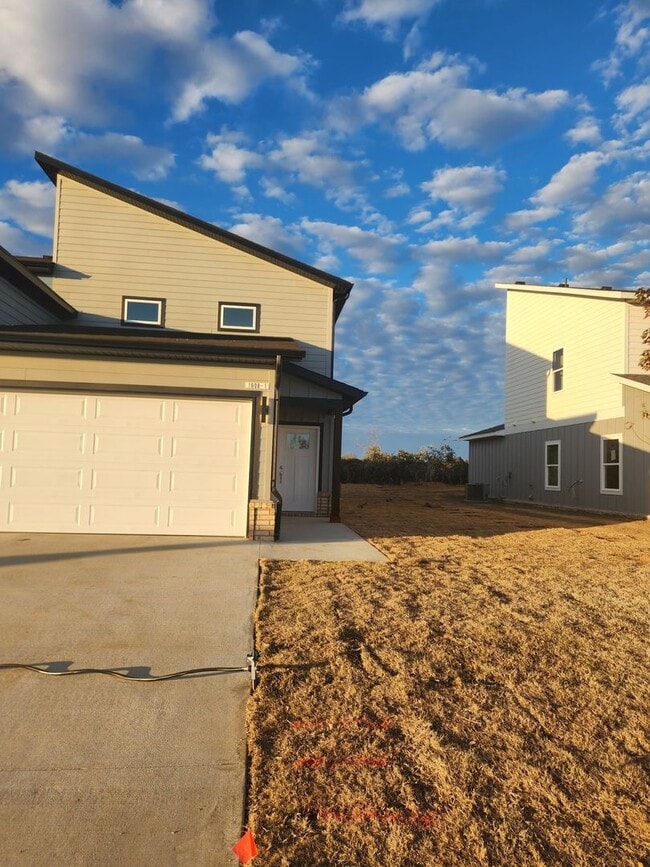 Building Photo - POIGAI ESTATES: BRAND NEW